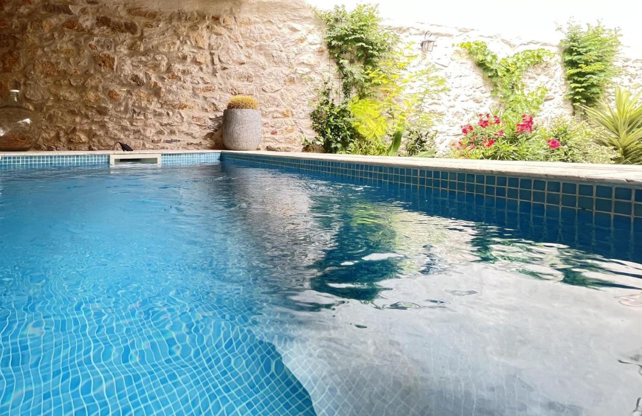 L'Oiseau Bleu Peacock Bed & Breakfast Roubia Екстериор снимка